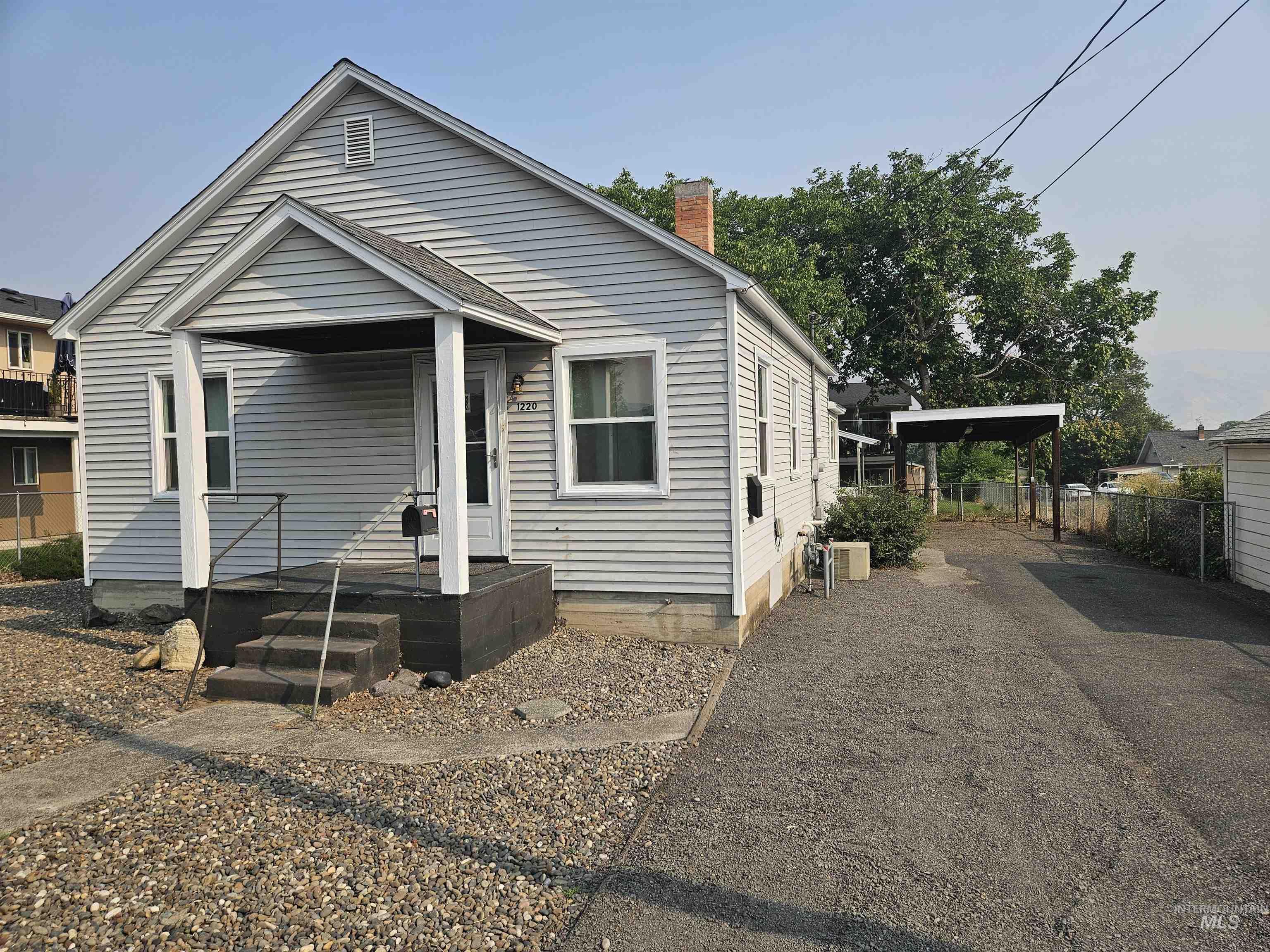 1220 Highland Property Photo 1