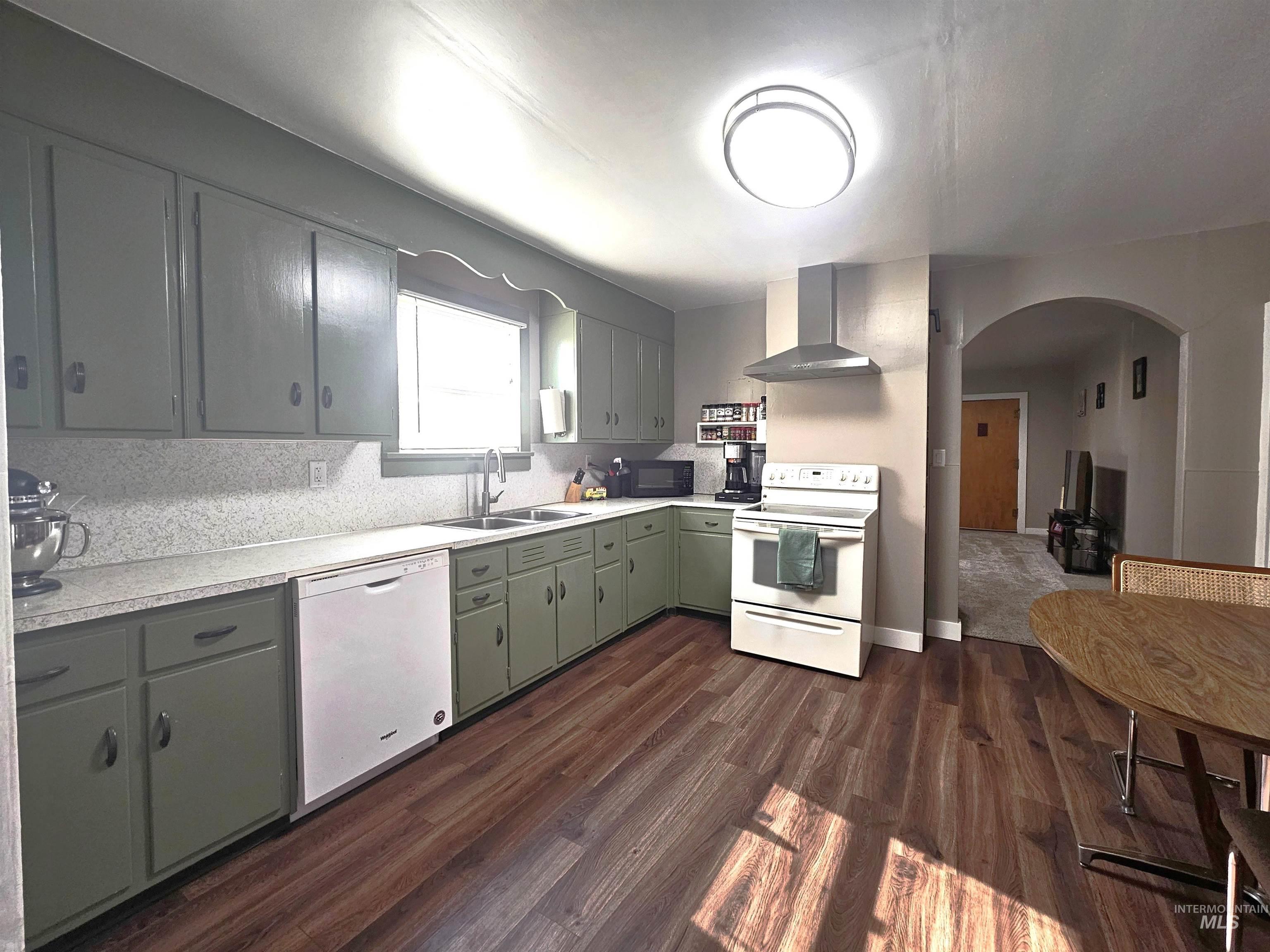 1220 Highland Property Photo 5