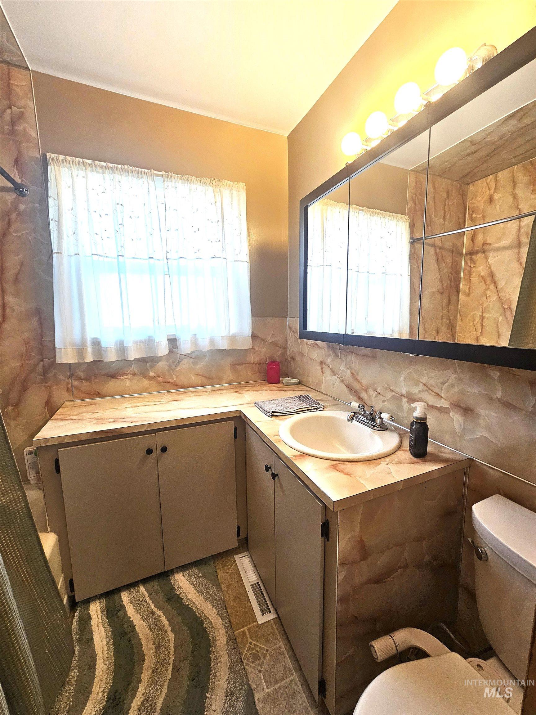 1220 Highland Property Photo 10