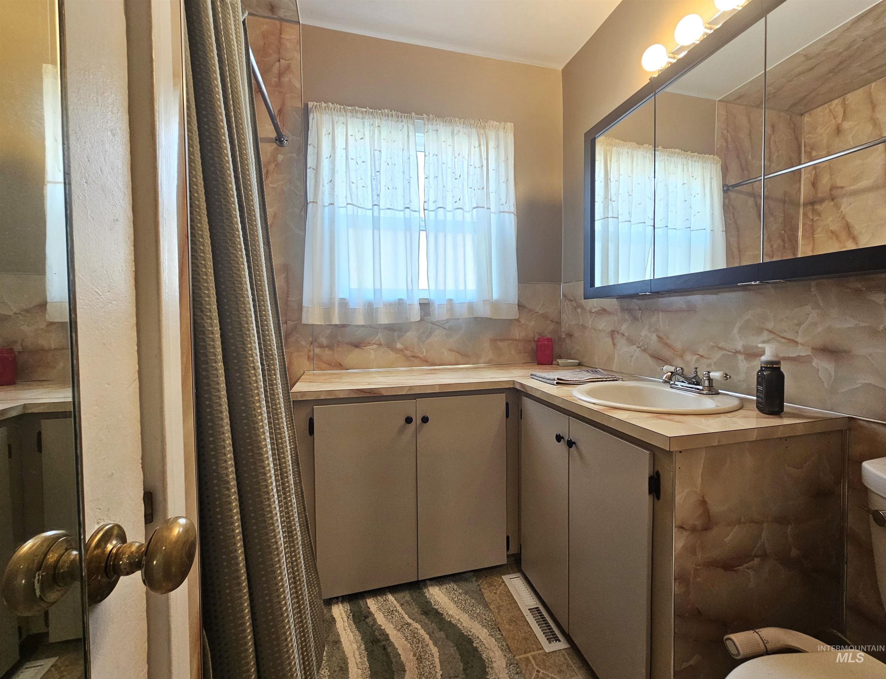 1220 Highland Property Photo 11