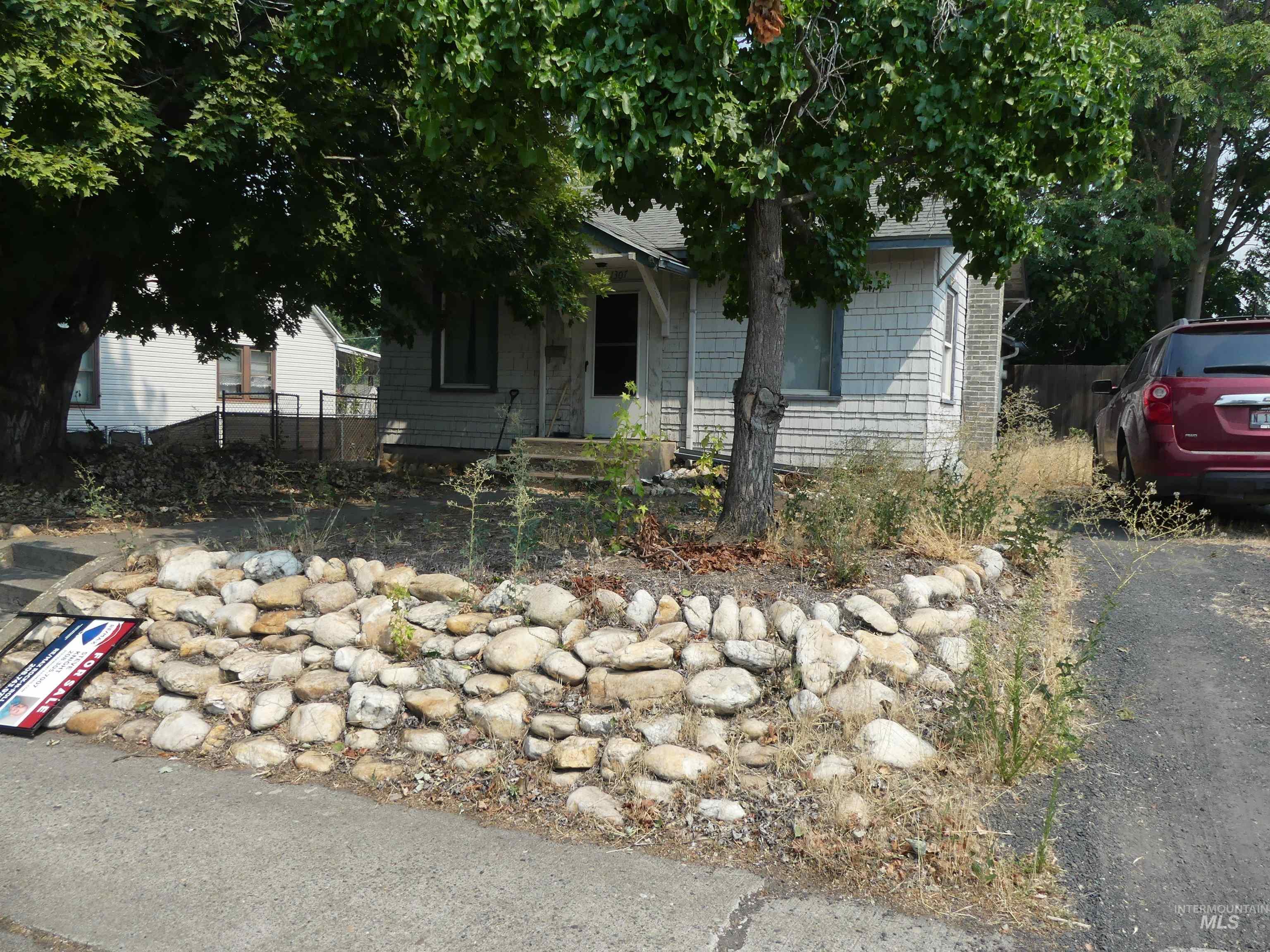 1307 17th St Property Photo 2