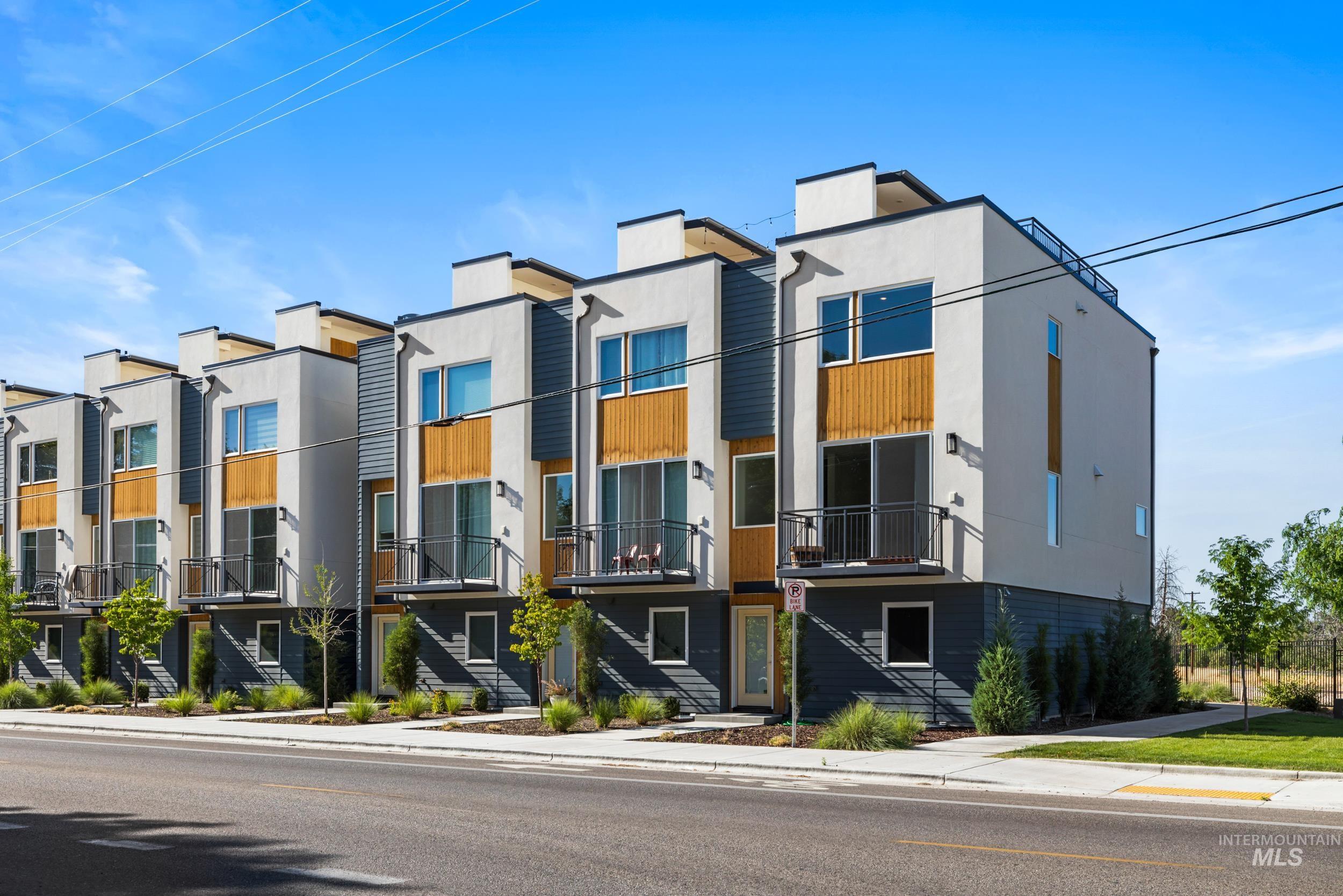 2218 W Kootenai