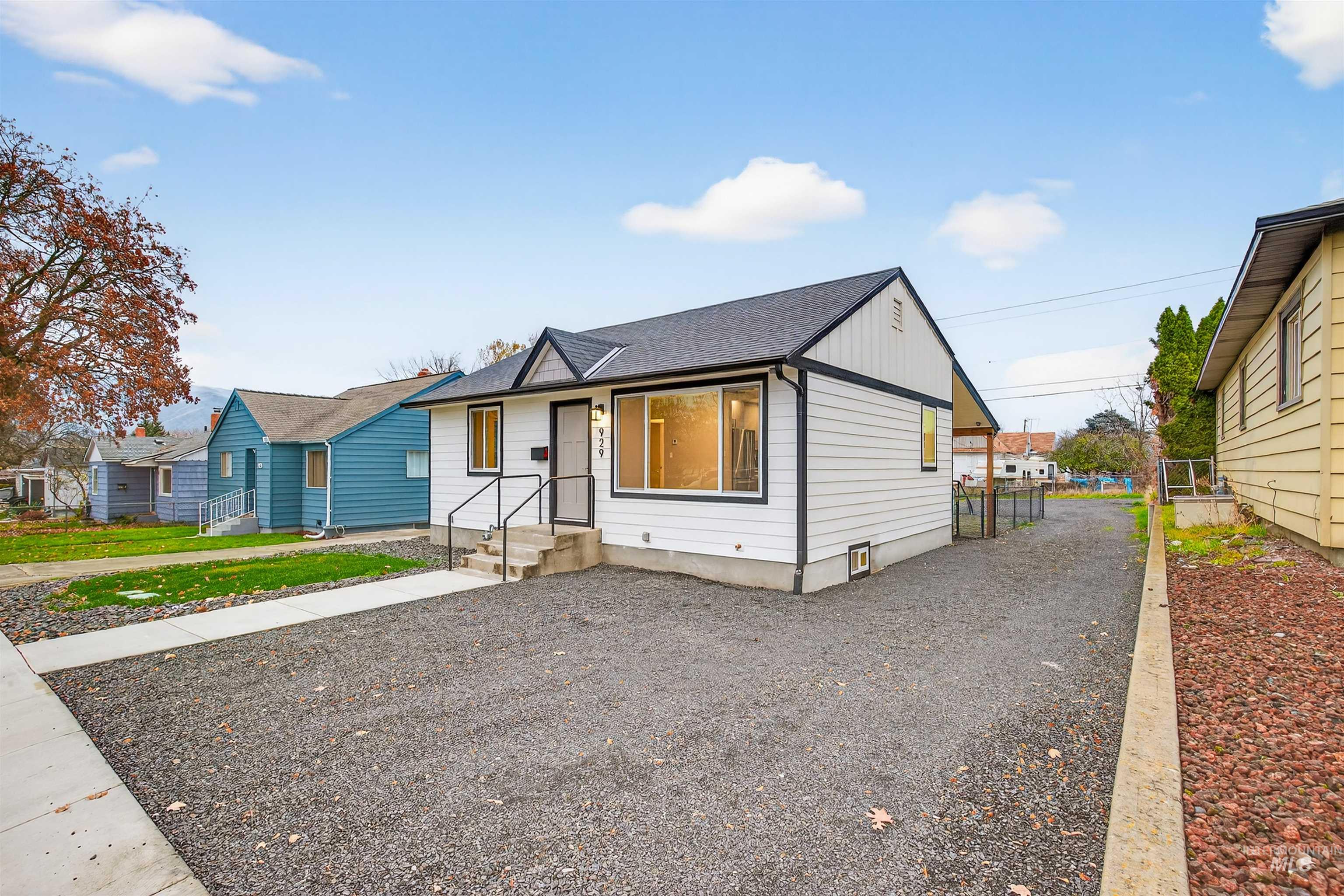 929 10th Street Property Photo 1
