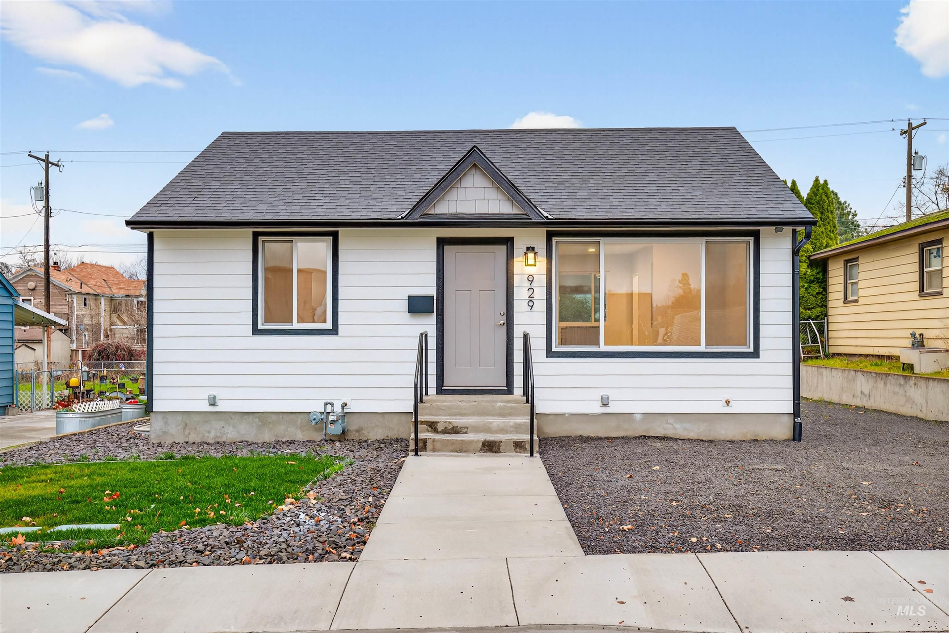 929 10th Street Property Photo 2