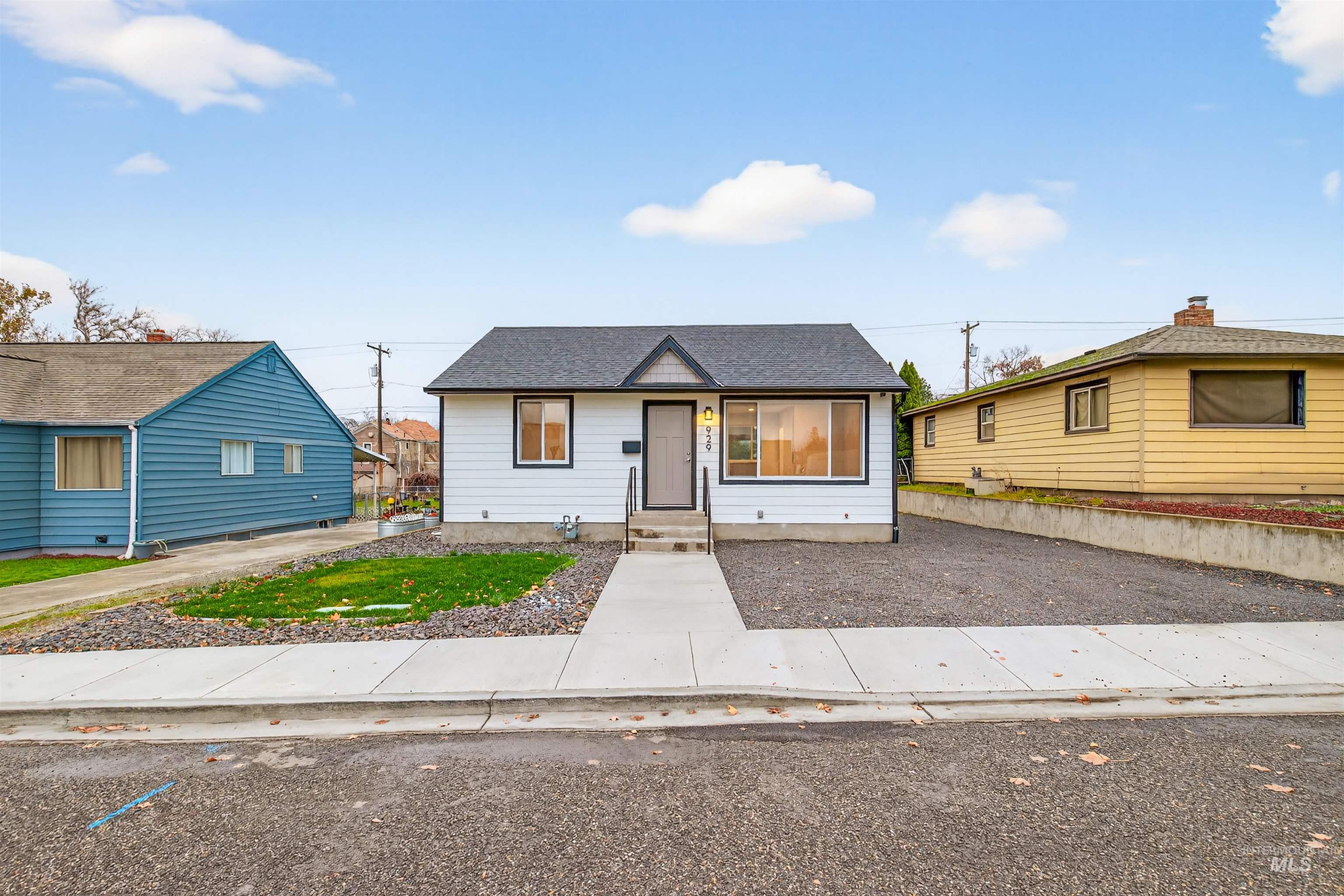 929 10th Street Property Photo 3