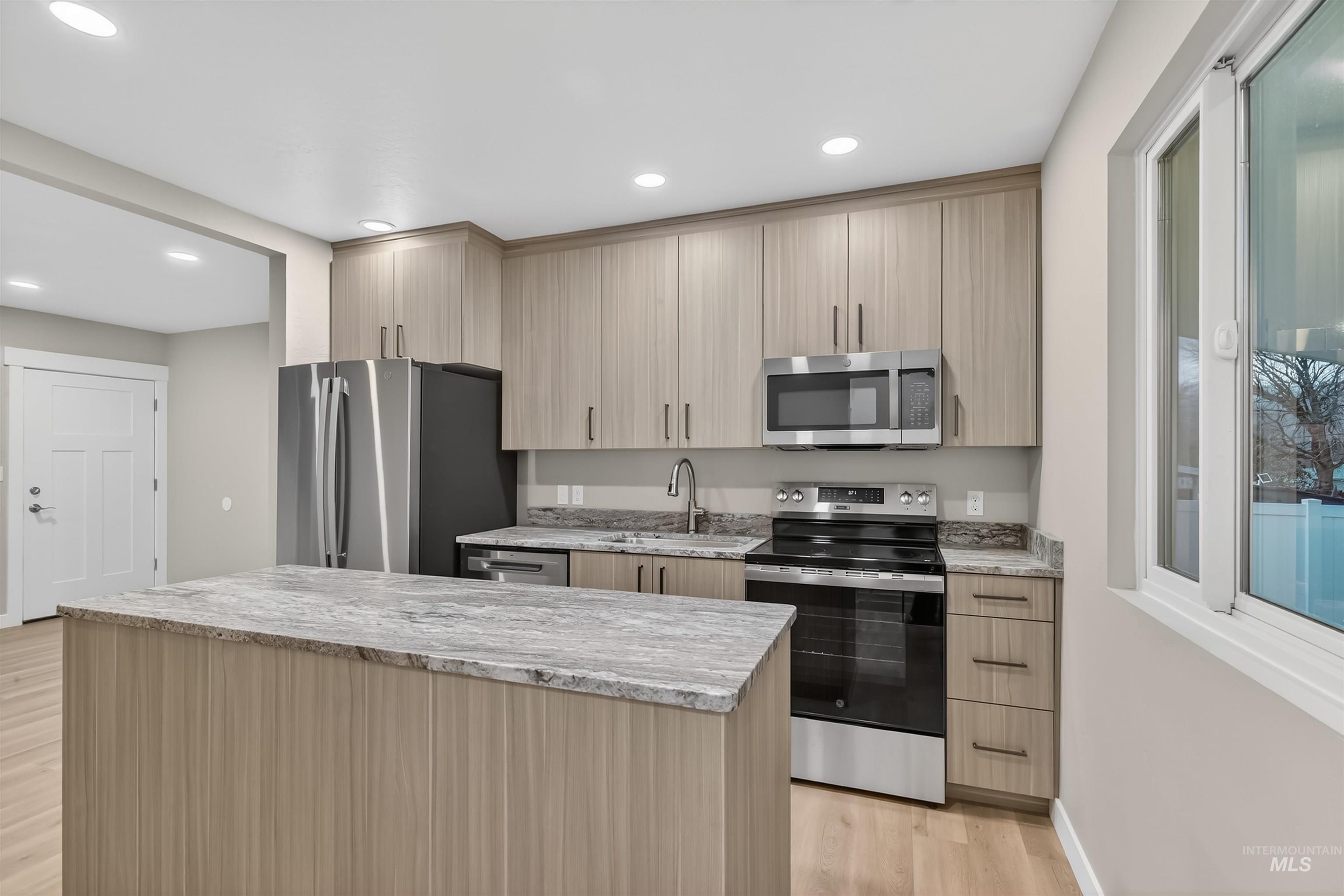 929 10th Street Property Photo 5