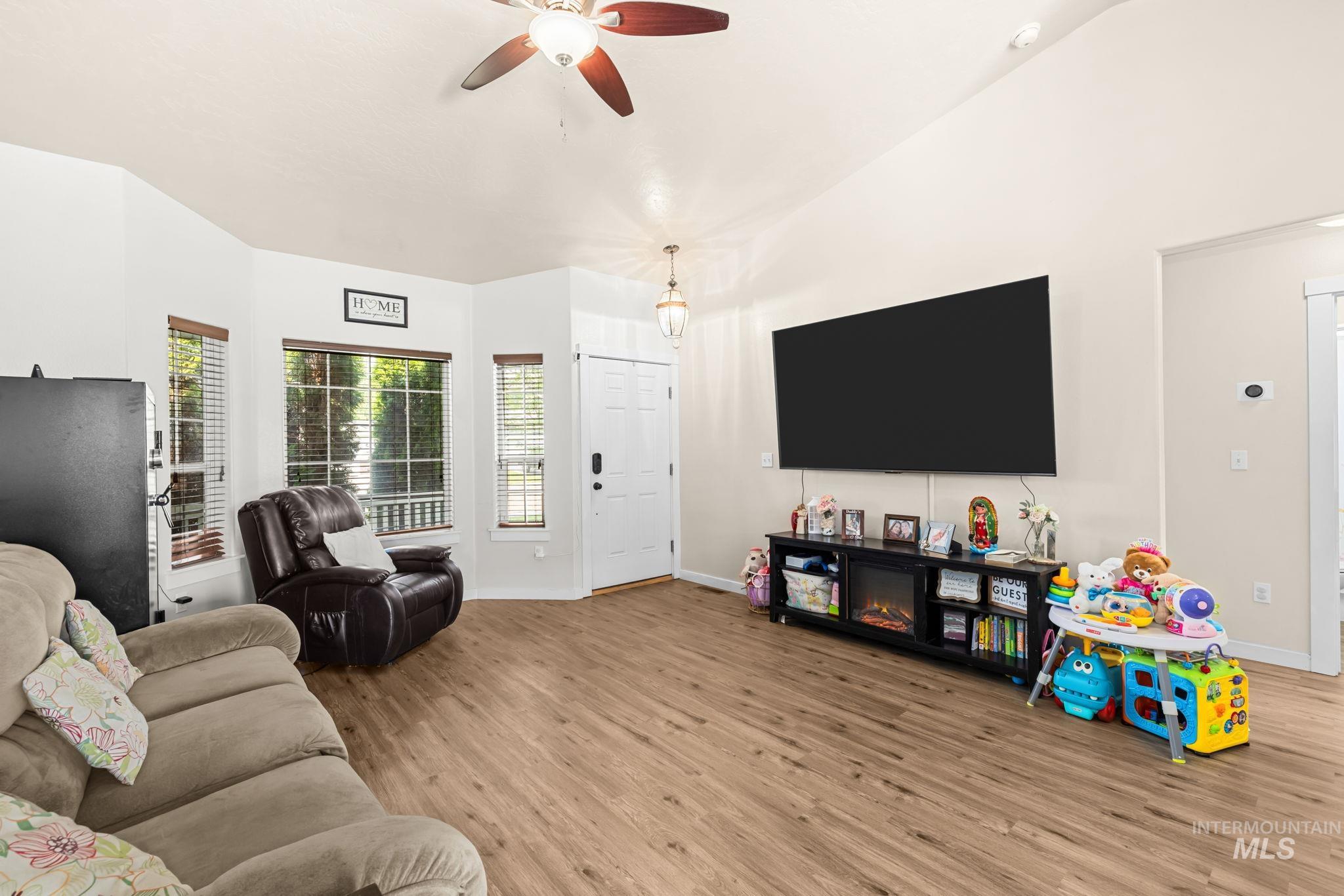 11863 Edgemoor St Property Photo 8