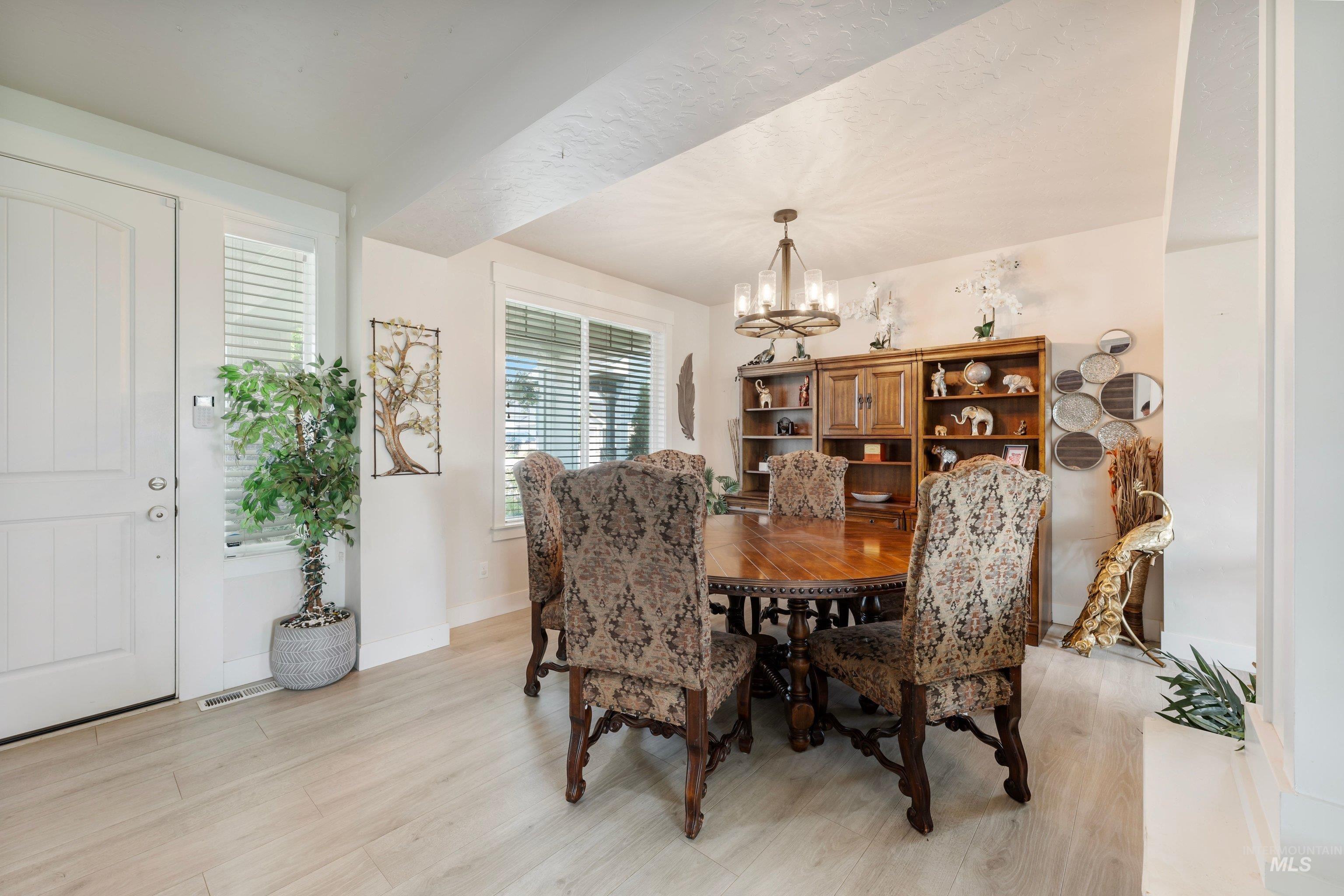 2095 N Windmill Way Property Photo 10