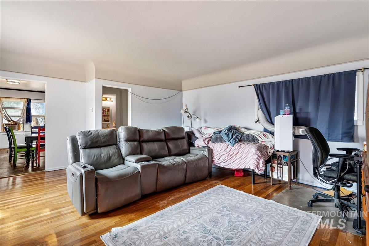 1341 N Mitchell Property Photo 4