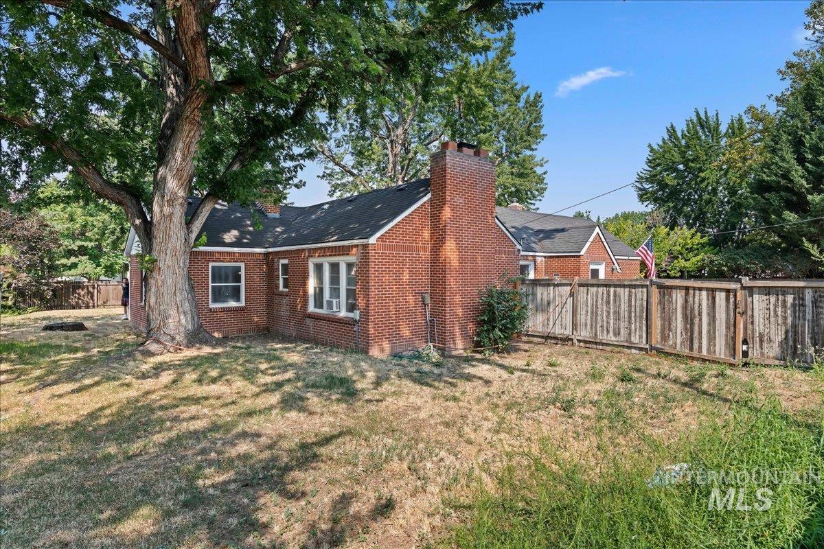1341 N Mitchell Property Photo 20