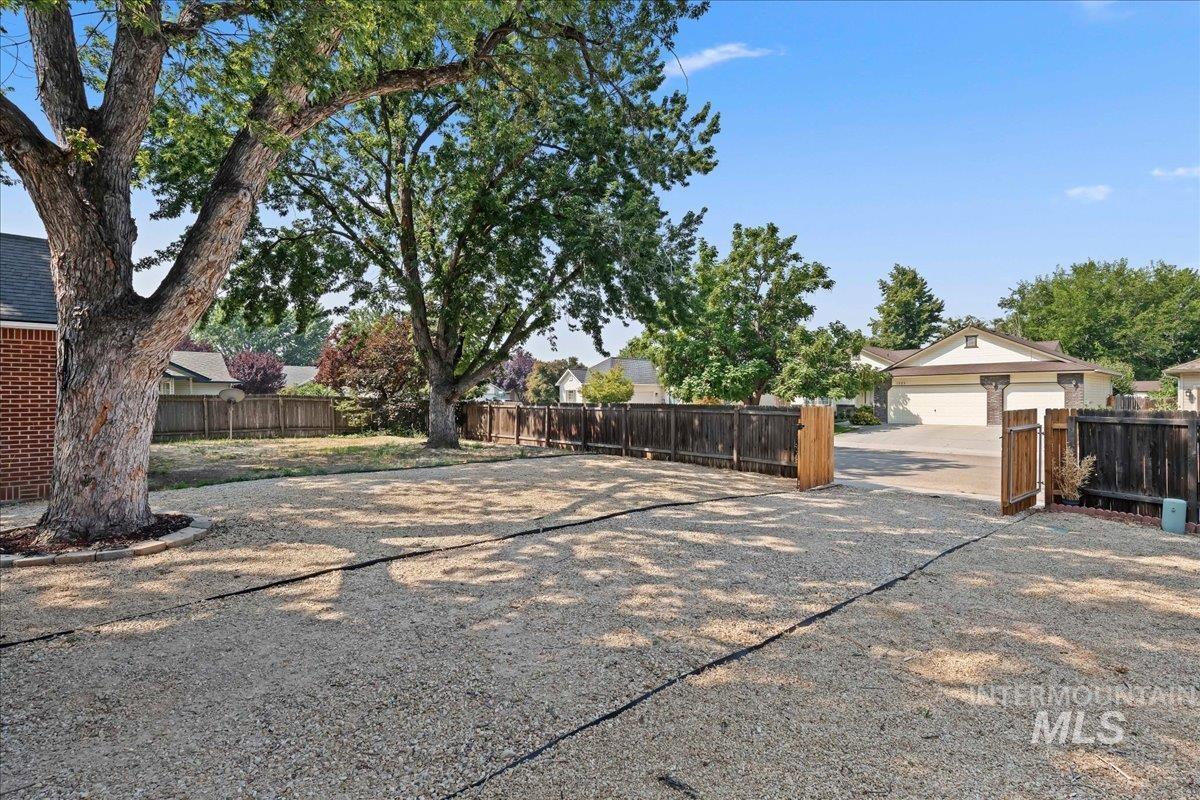 1341 N Mitchell Property Photo 24