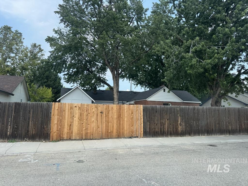 1341 N Mitchell Property Photo 29