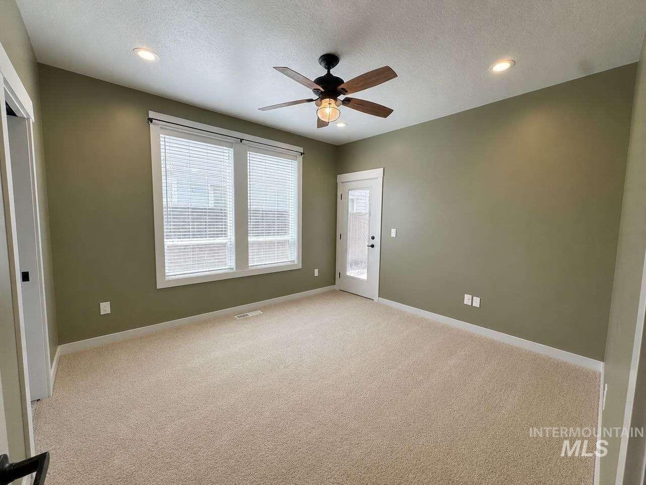 1634 S Oakland Ave Property Photo 11