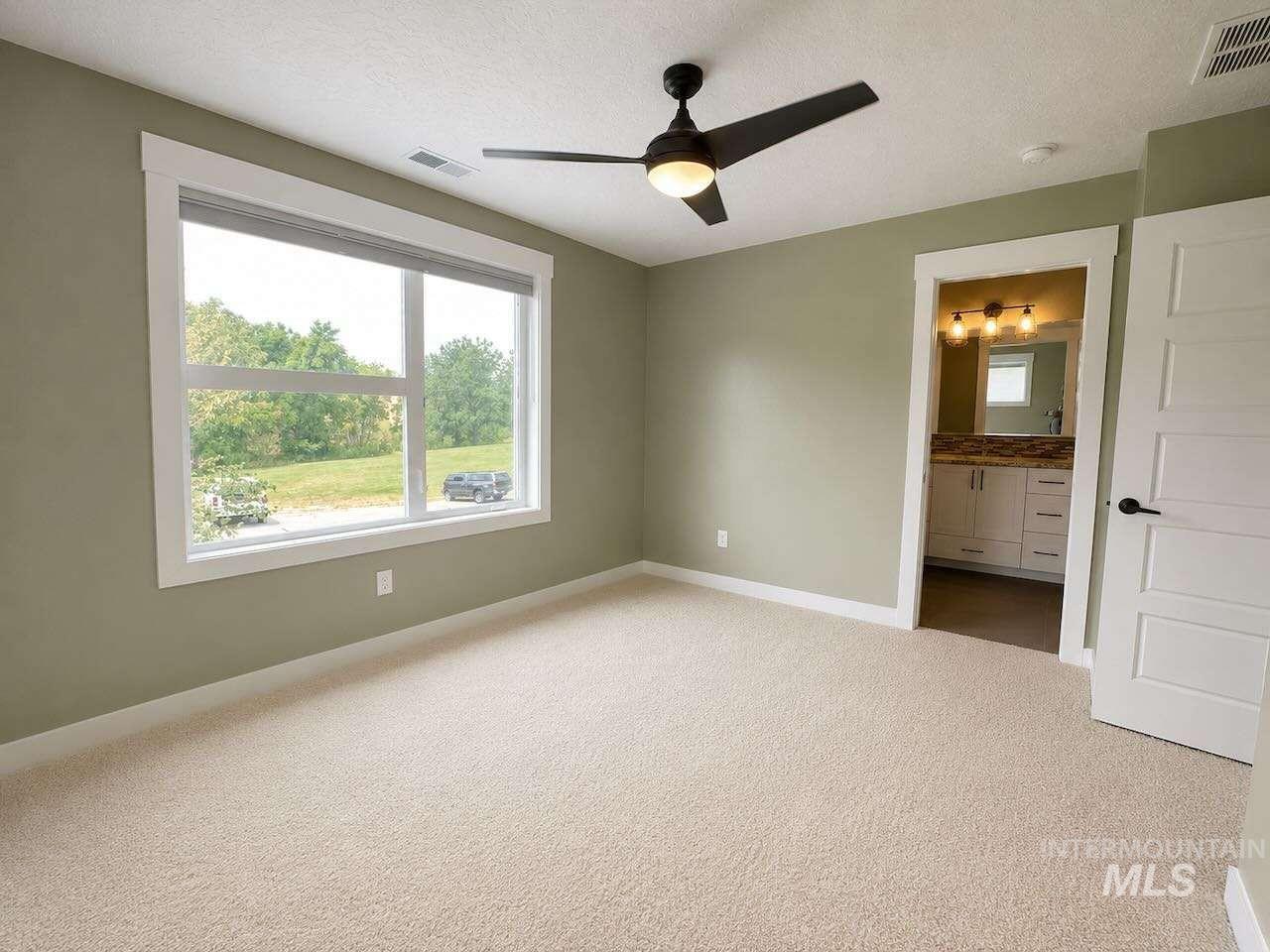 1634 S Oakland Ave Property Photo 15
