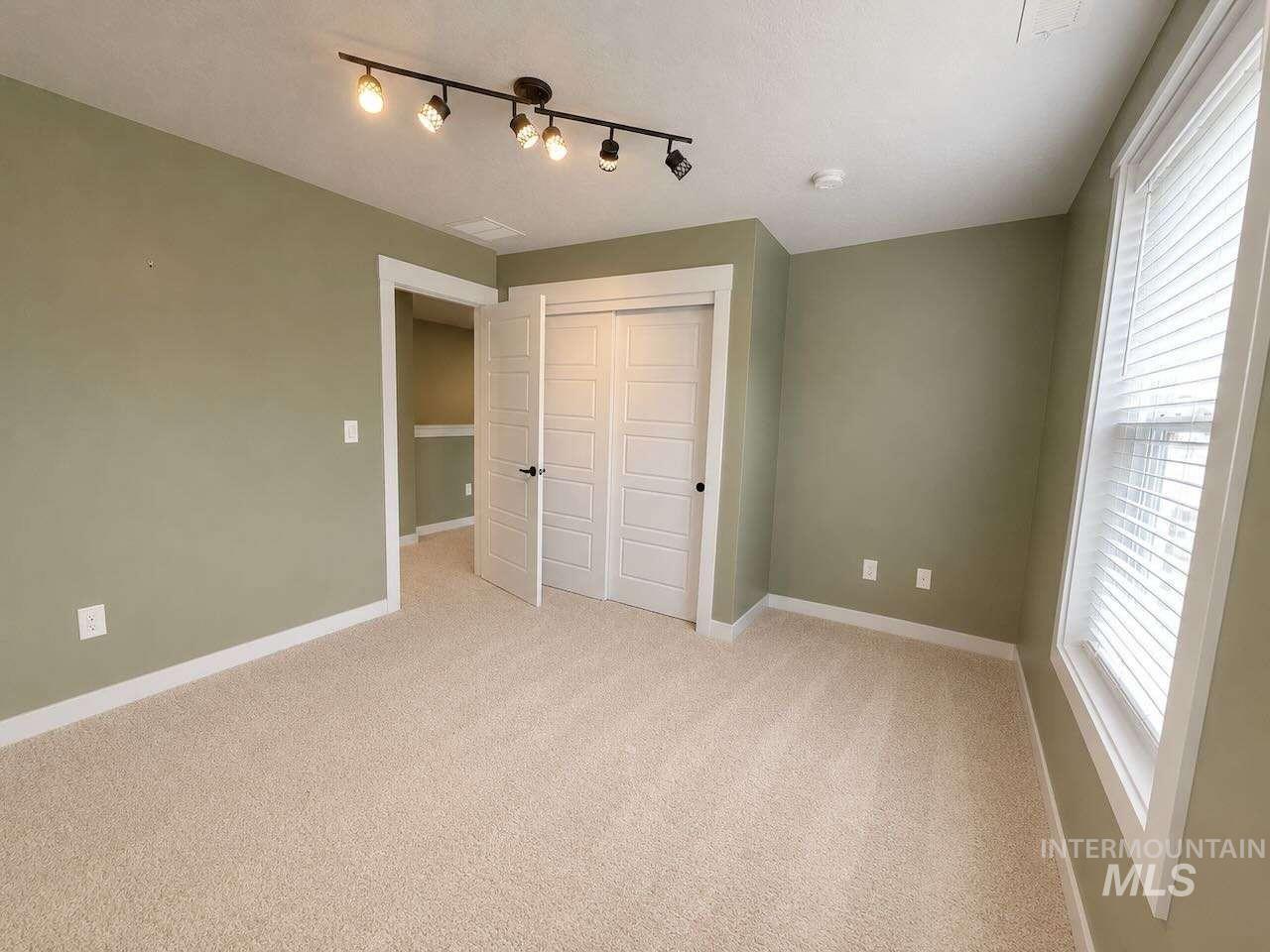1634 S Oakland Ave Property Photo 17