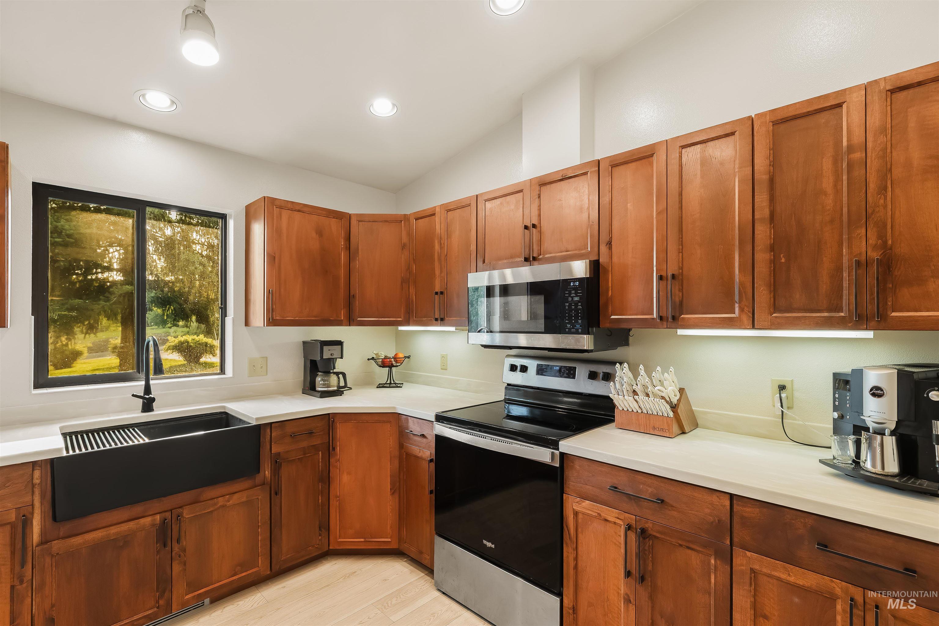 2048 Arborcrest Rd Property Photo 12