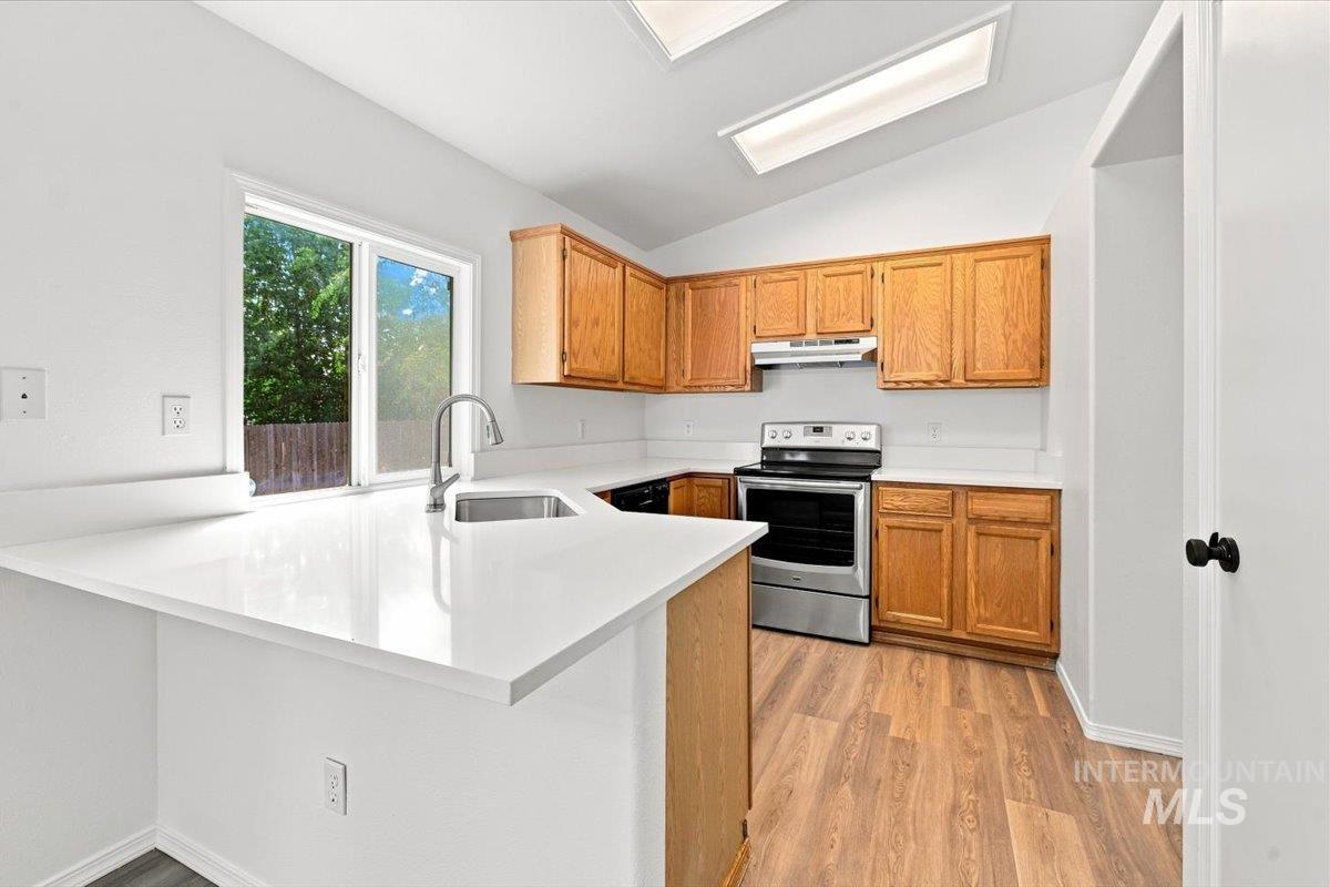 2204 S Ivy Street Property Photo 6