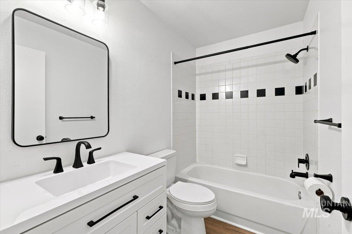 2204 S Ivy Street Property Photo 14