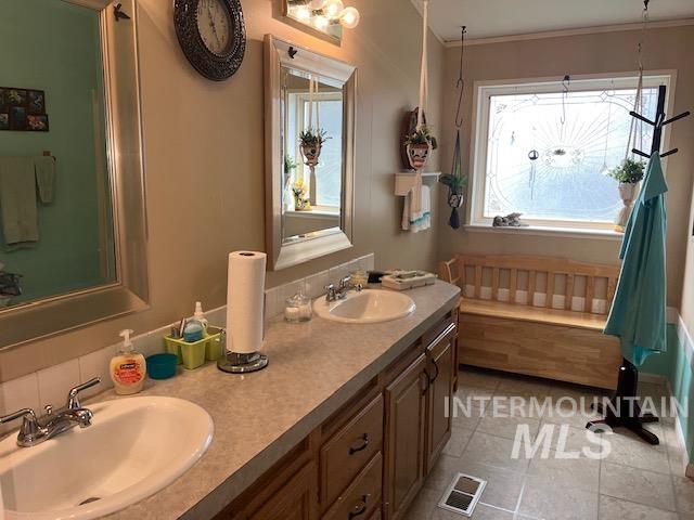 2701 N Alder Property Photo 12
