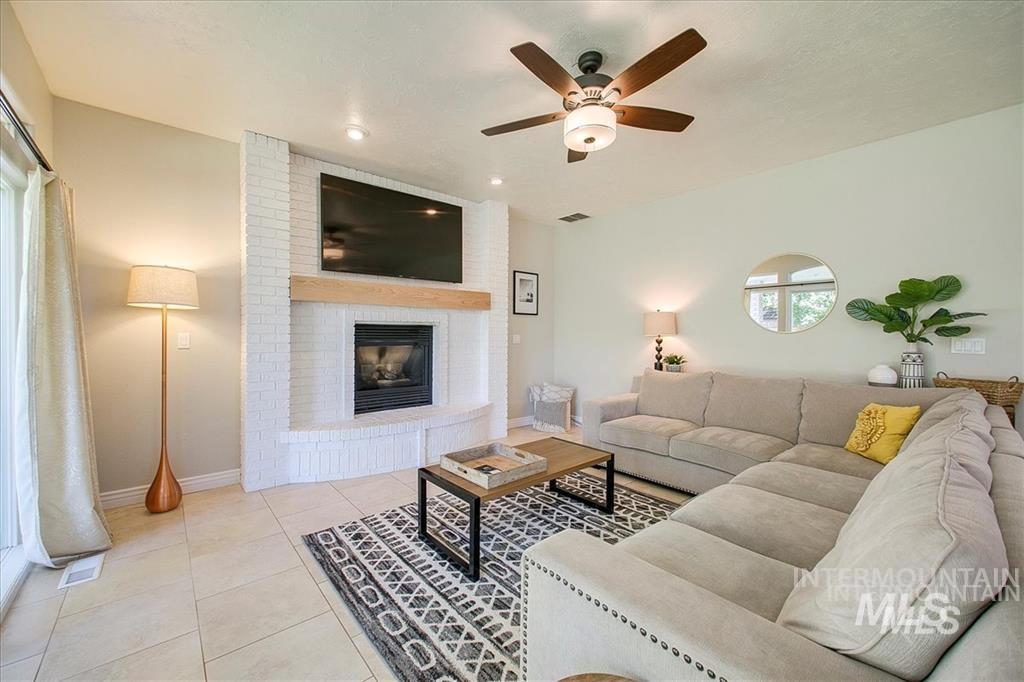 1823 N Radcliffe Way Property Photo 17
