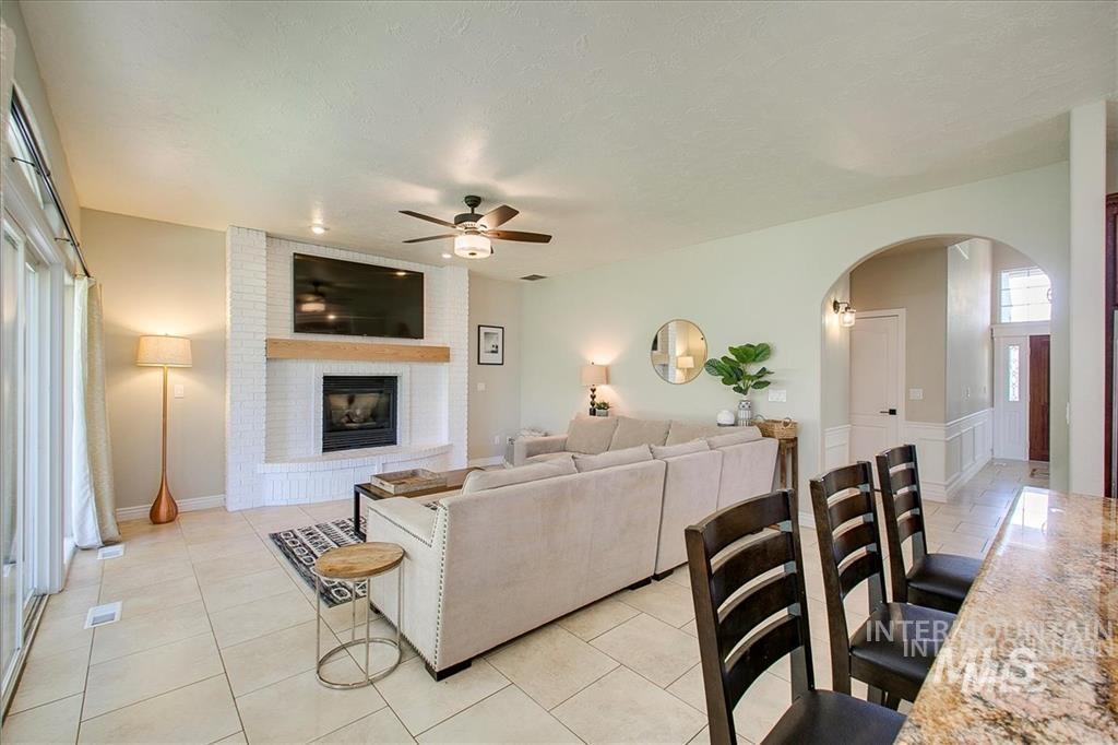 1823 N Radcliffe Way Property Photo 23