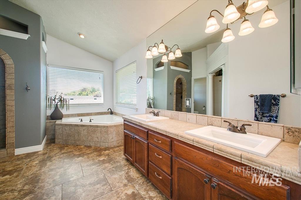 1823 N Radcliffe Way Property Photo 32