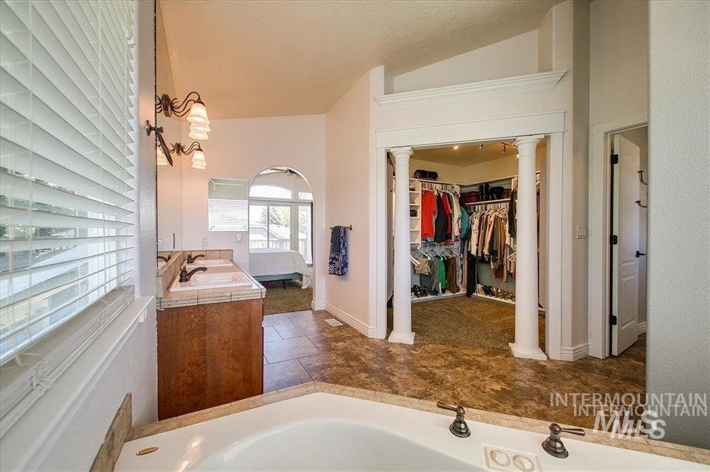 1823 N Radcliffe Way Property Photo 33