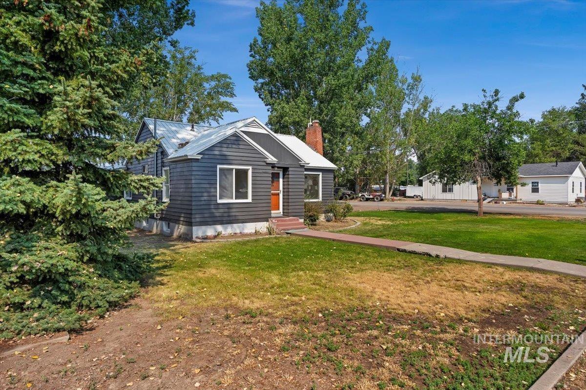 1105 Idaho St Property Photo 2