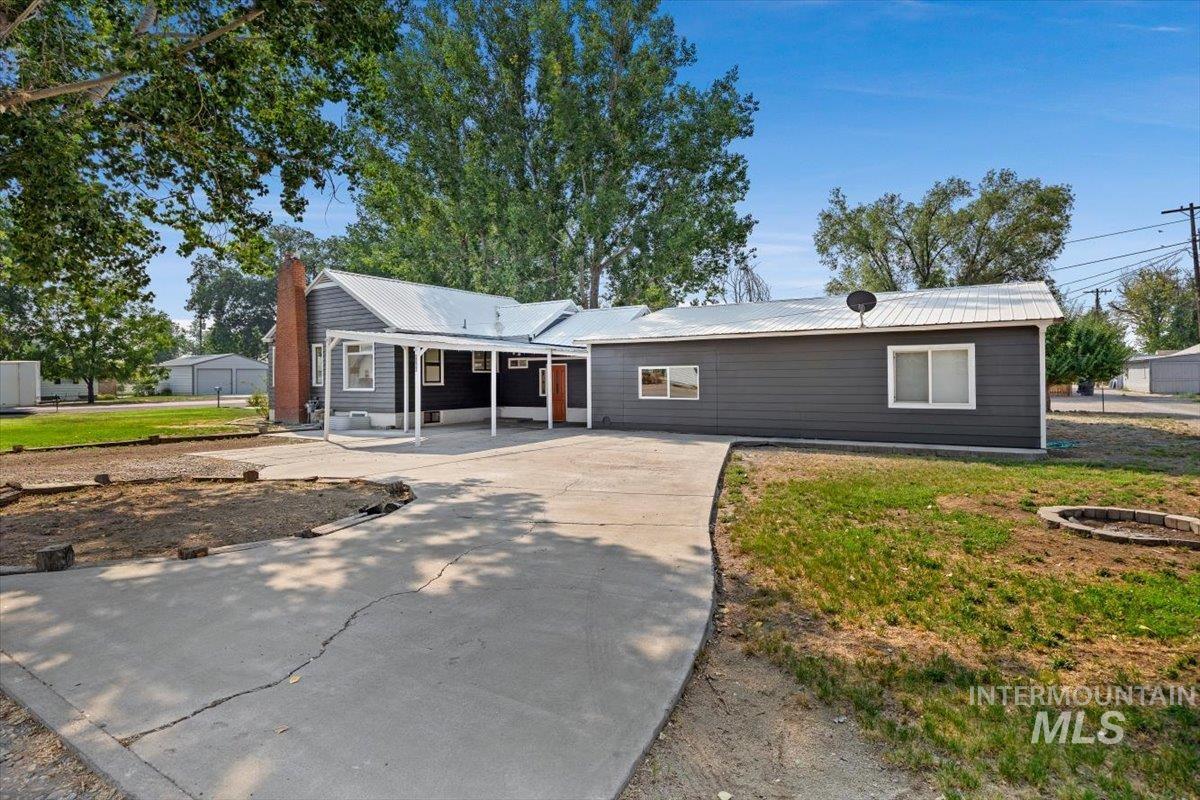 1105 Idaho St Property Photo 4