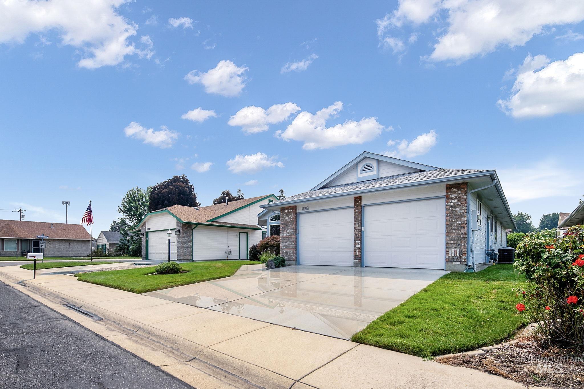 8261 W Echo Falls Ln Property Photo 4