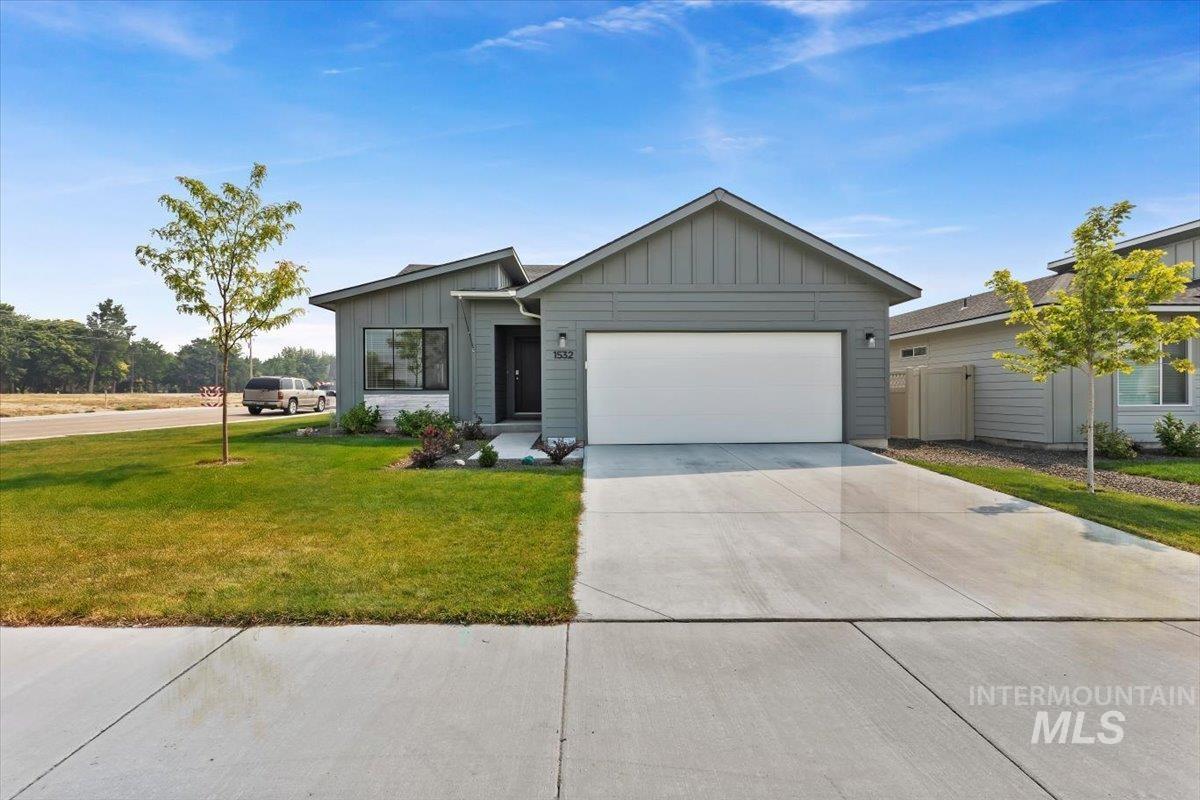 1532 N Coltsfoot Ave Property Photo 1