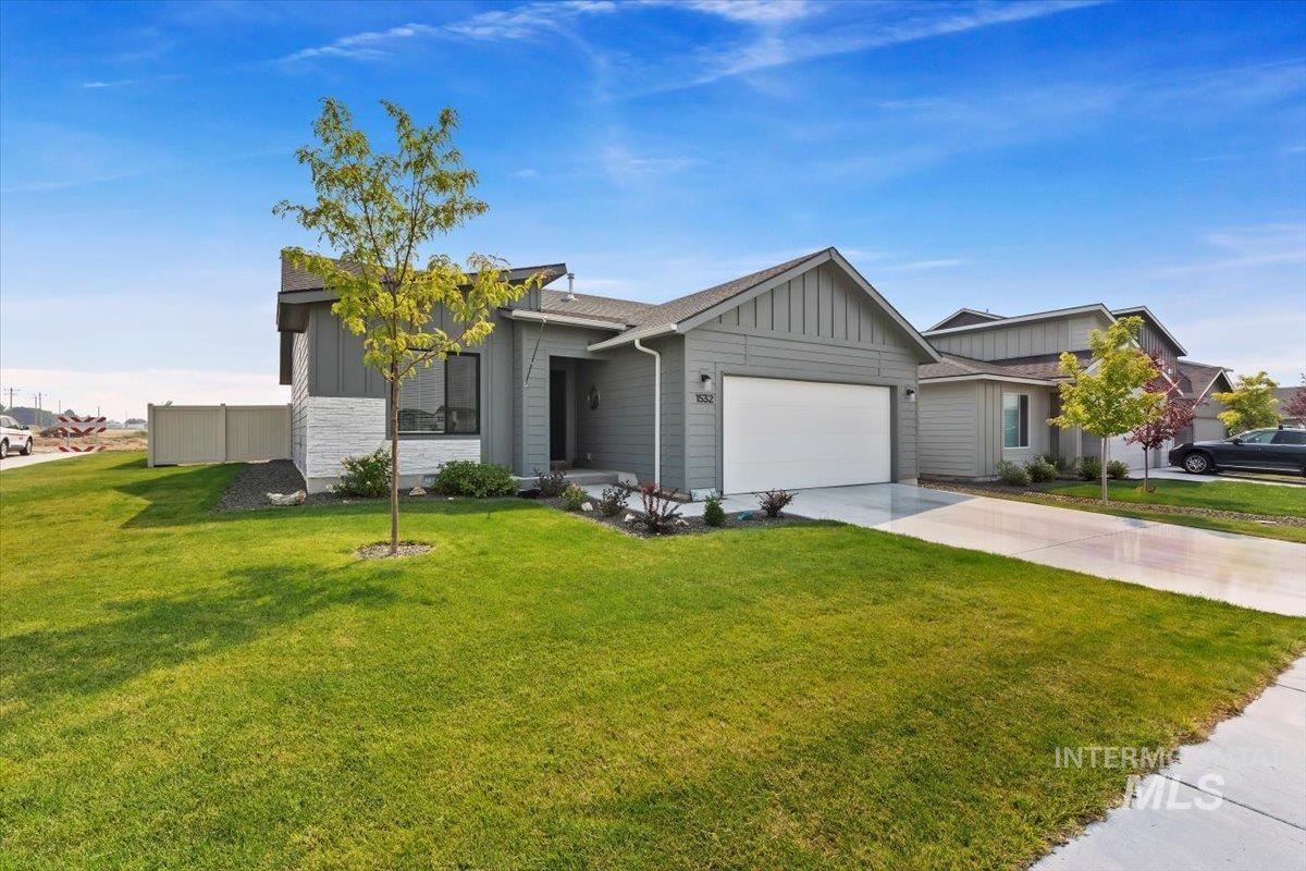 1532 N Coltsfoot Ave Property Photo 3
