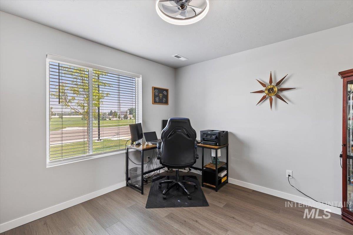 1532 N Coltsfoot Ave Property Photo 15