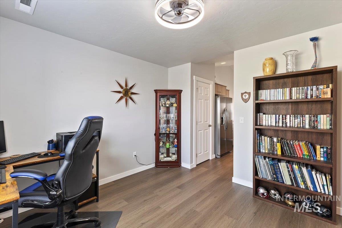 1532 N Coltsfoot Ave Property Photo 16