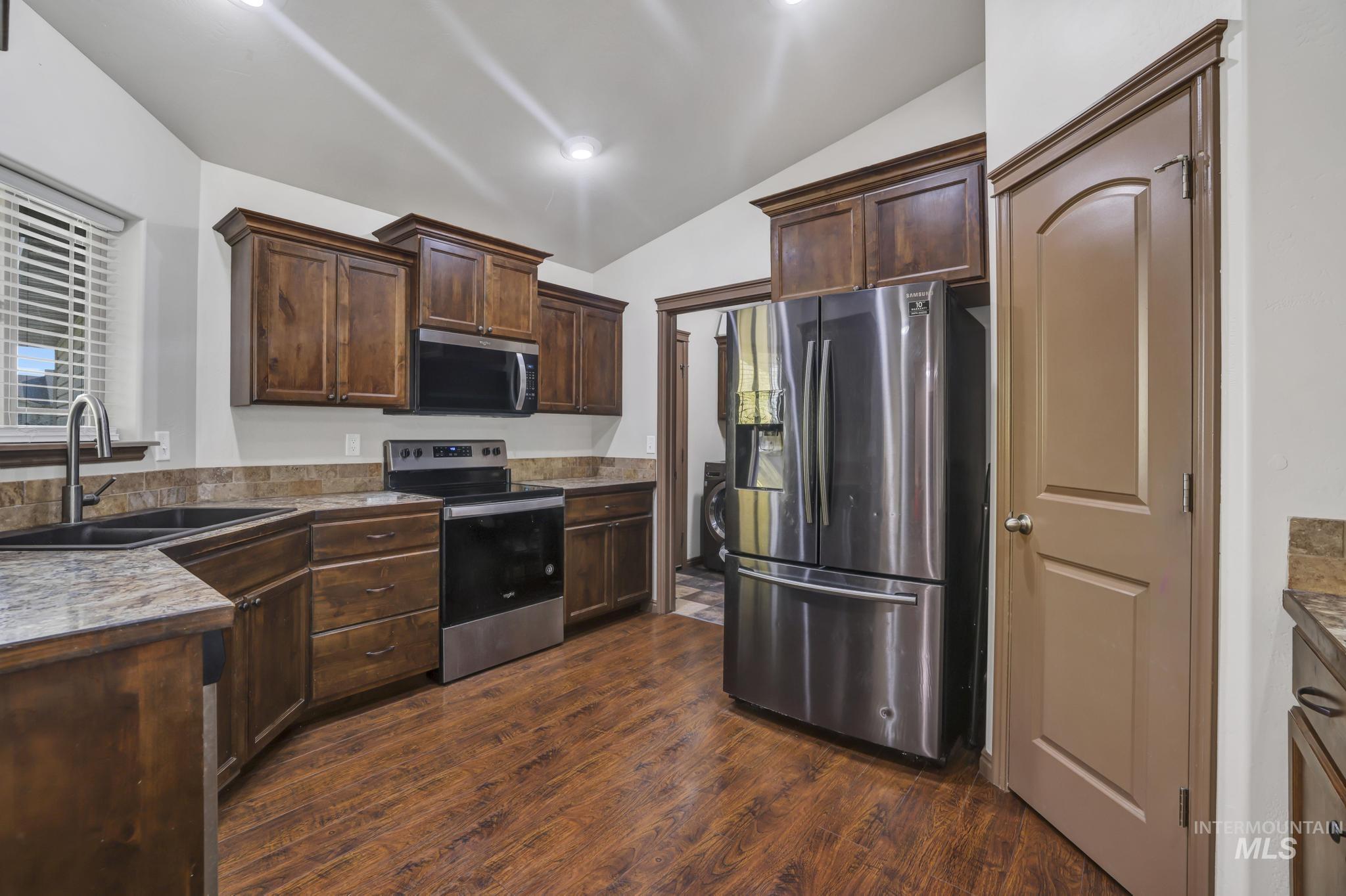 420 Pheasant Rd W Property Photo 4
