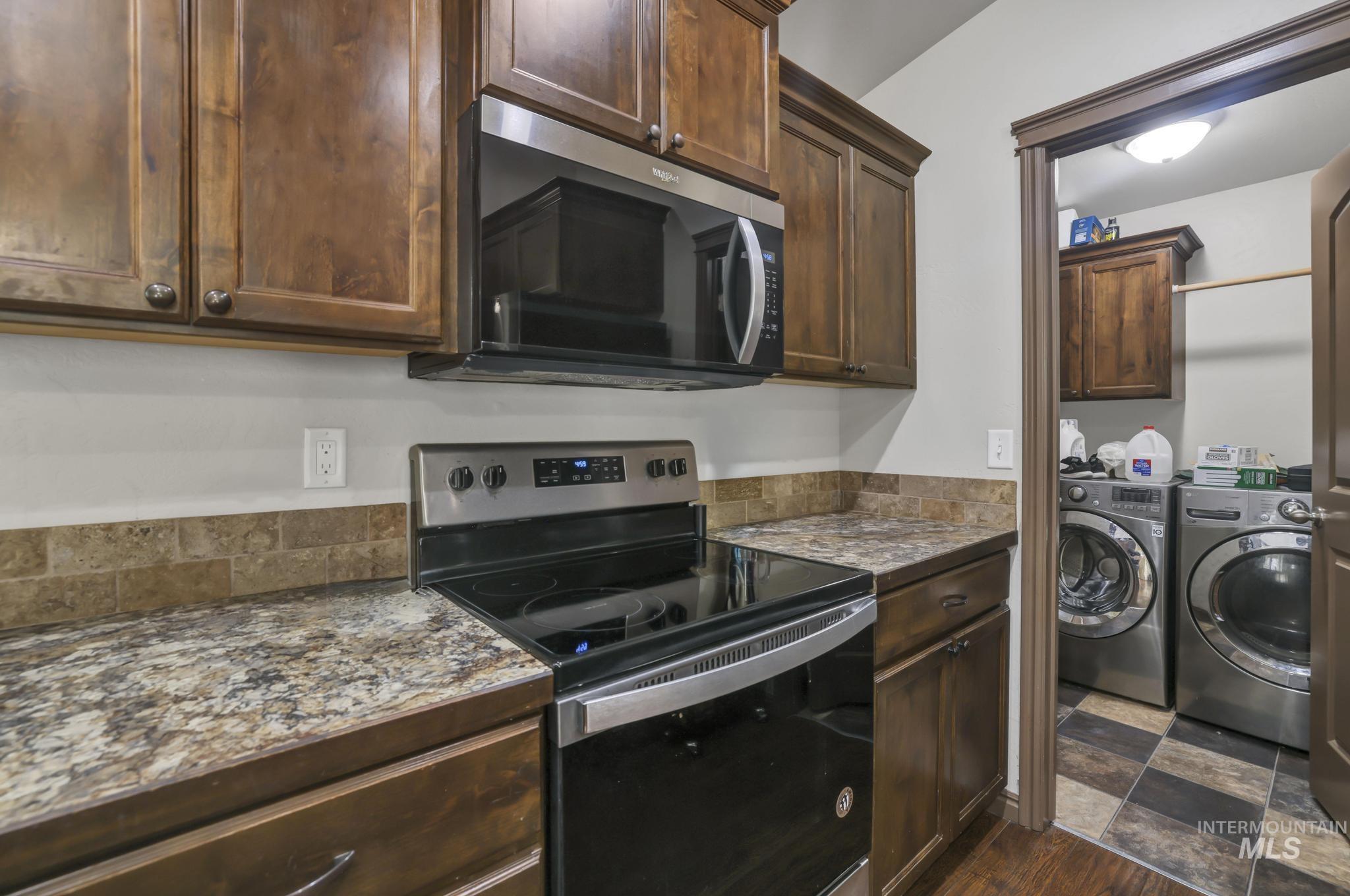 420 Pheasant Rd W Property Photo 6