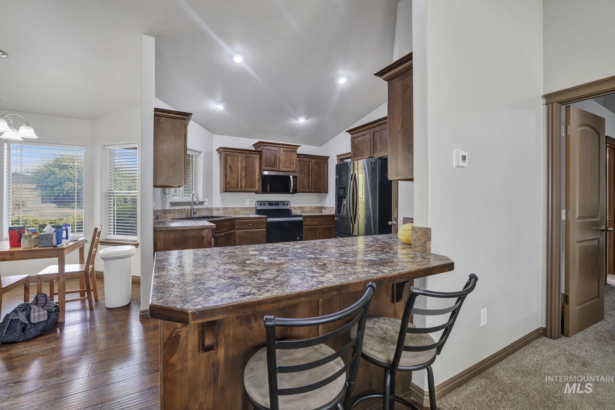420 Pheasant Rd W Property Photo 10