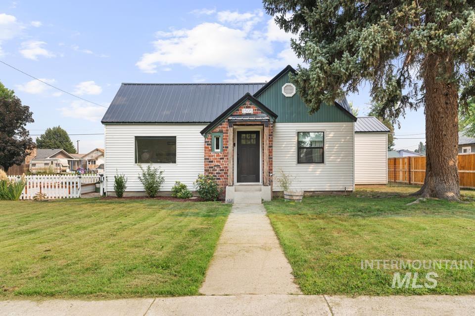 1505 1st Avenue S Property Photo 1