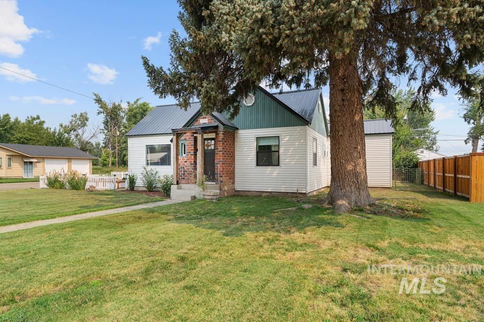 1505 1st Avenue S Property Photo 3