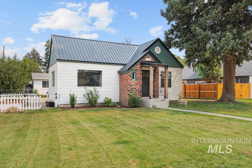 1505 1st Avenue S Property Photo 4