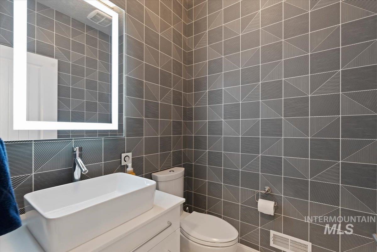 4074 W Bavaria St. Property Photo 24