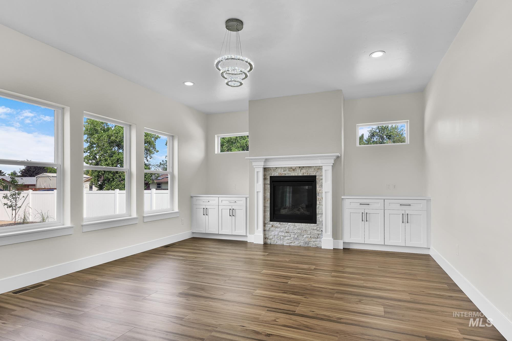 2207 S Janeen St Property Photo 8