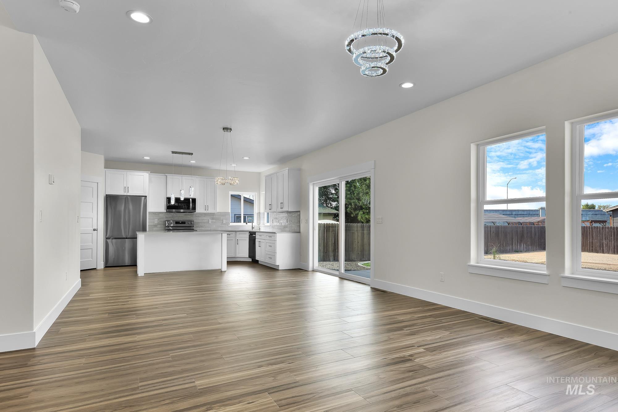 2207 S Janeen St Property Photo 12