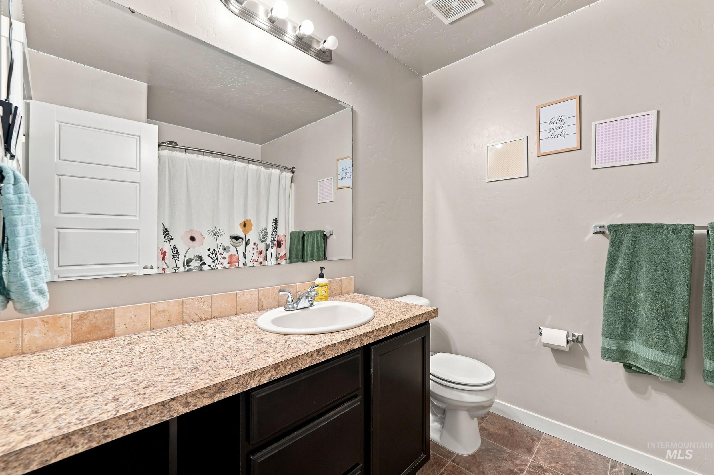 725 E Ionia Dr Property Photo 29