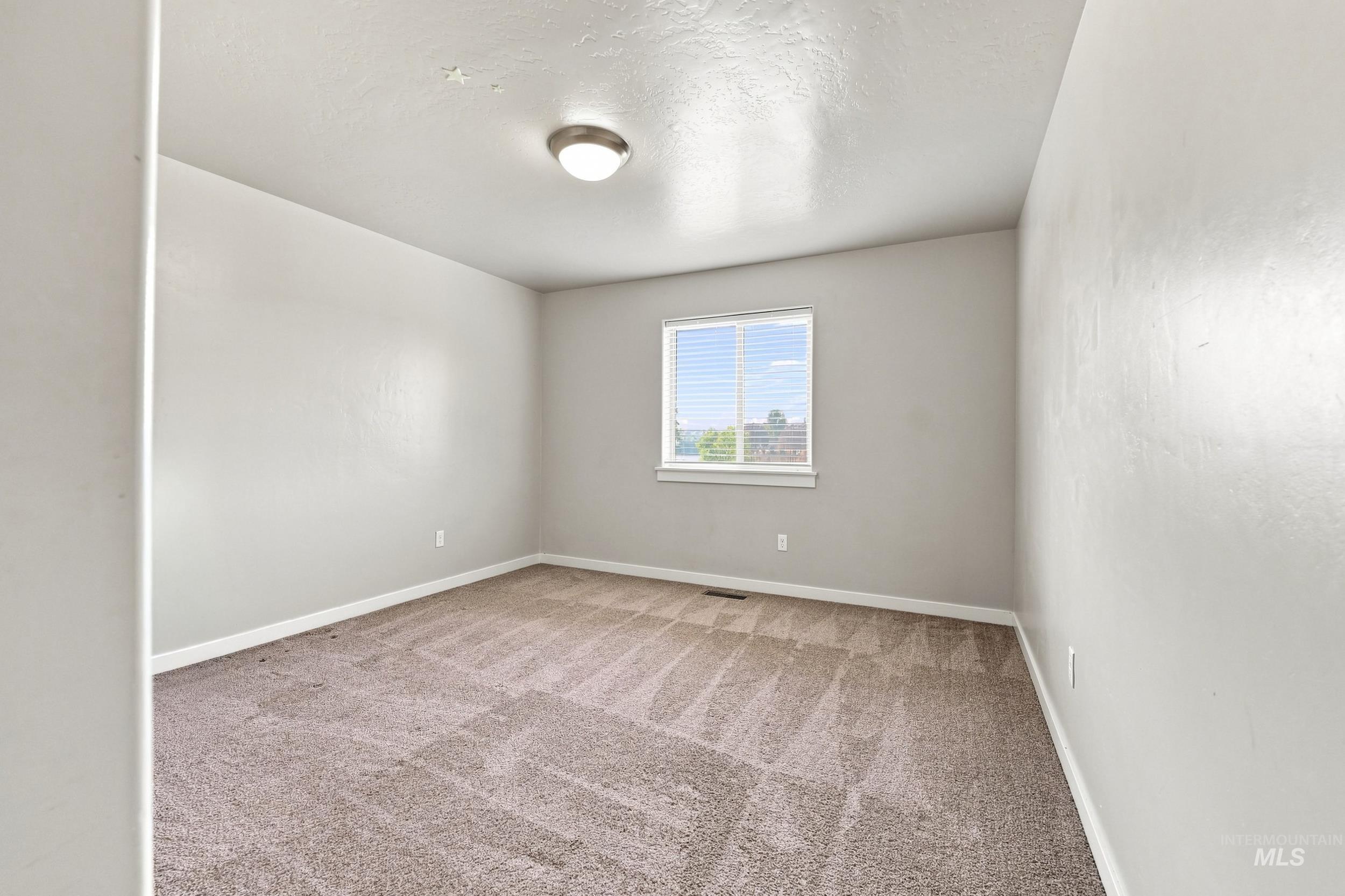 725 E Ionia Dr Property Photo 30
