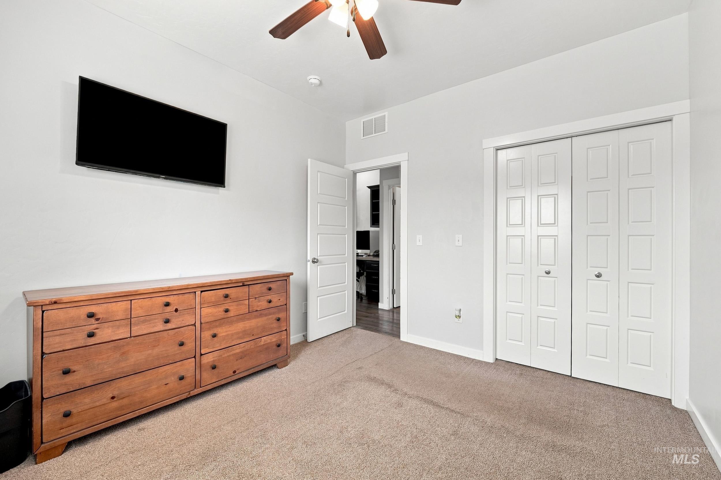 725 E Ionia Dr Property Photo 33
