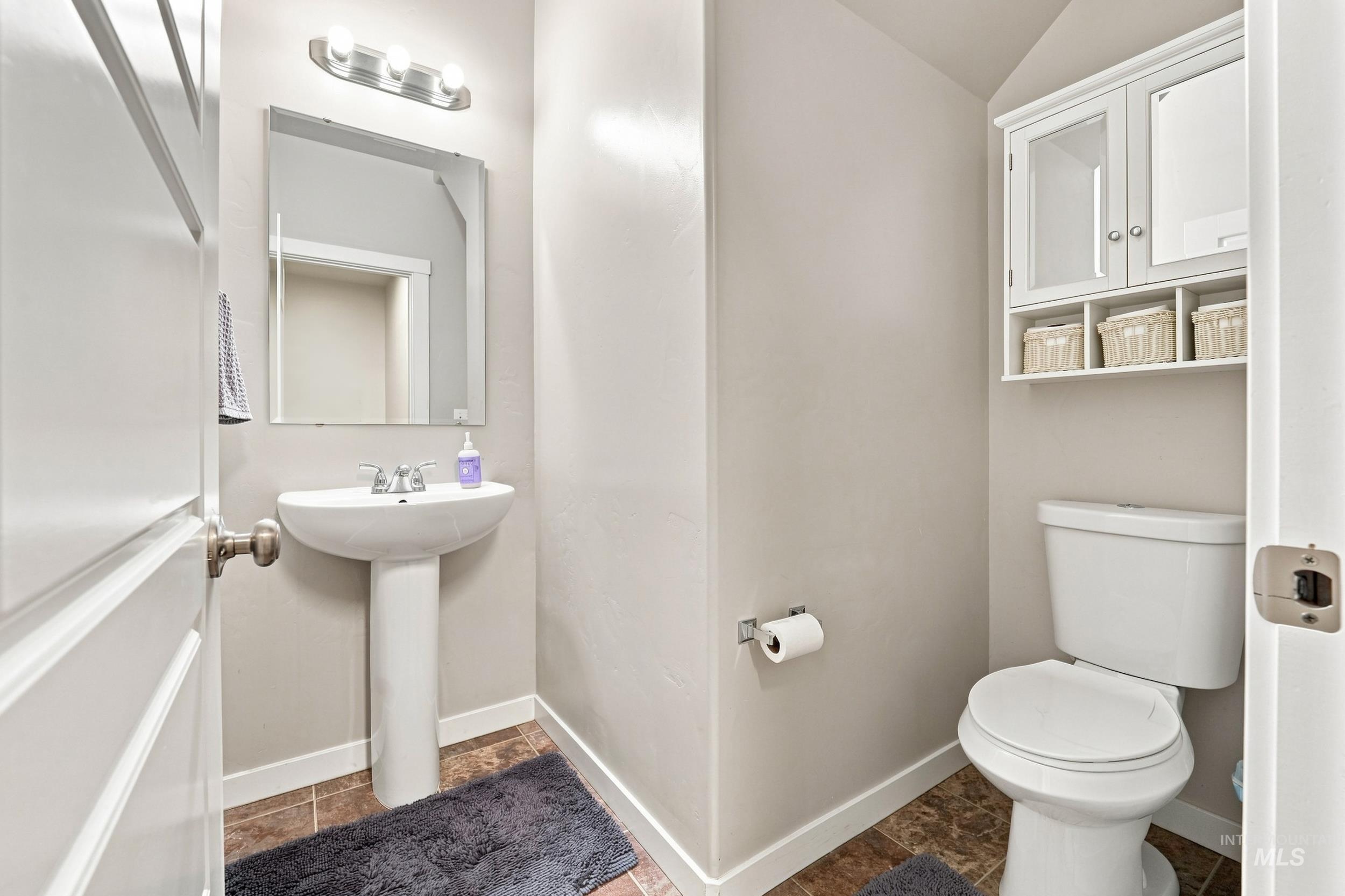 725 E Ionia Dr Property Photo 35