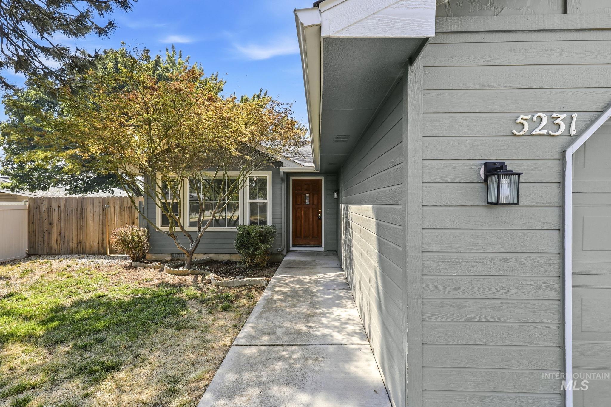5231 W Albion Court Property Photo 2