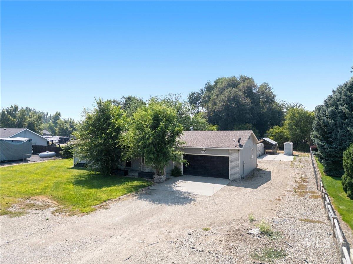 1699 Syringa Dr Property Photo 5
