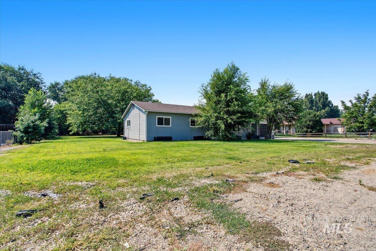 1699 Syringa Dr Property Photo 9